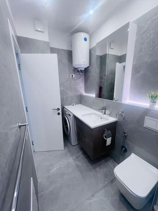 شقة Deluxe Flat With Garden_تيرانا المظهر الخارجي الصورة