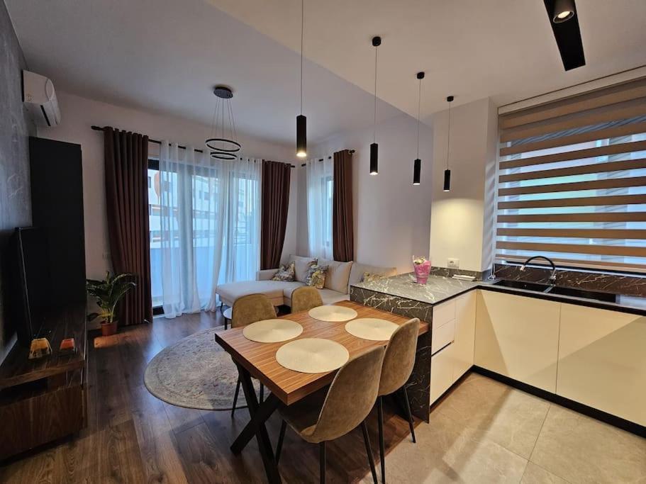 شقة Deluxe Flat With Garden_تيرانا المظهر الخارجي الصورة