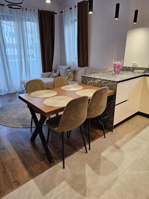 شقة Deluxe Flat With Garden_تيرانا المظهر الخارجي الصورة